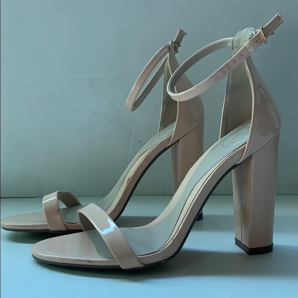 Nude summer heels size 8 In very good condition